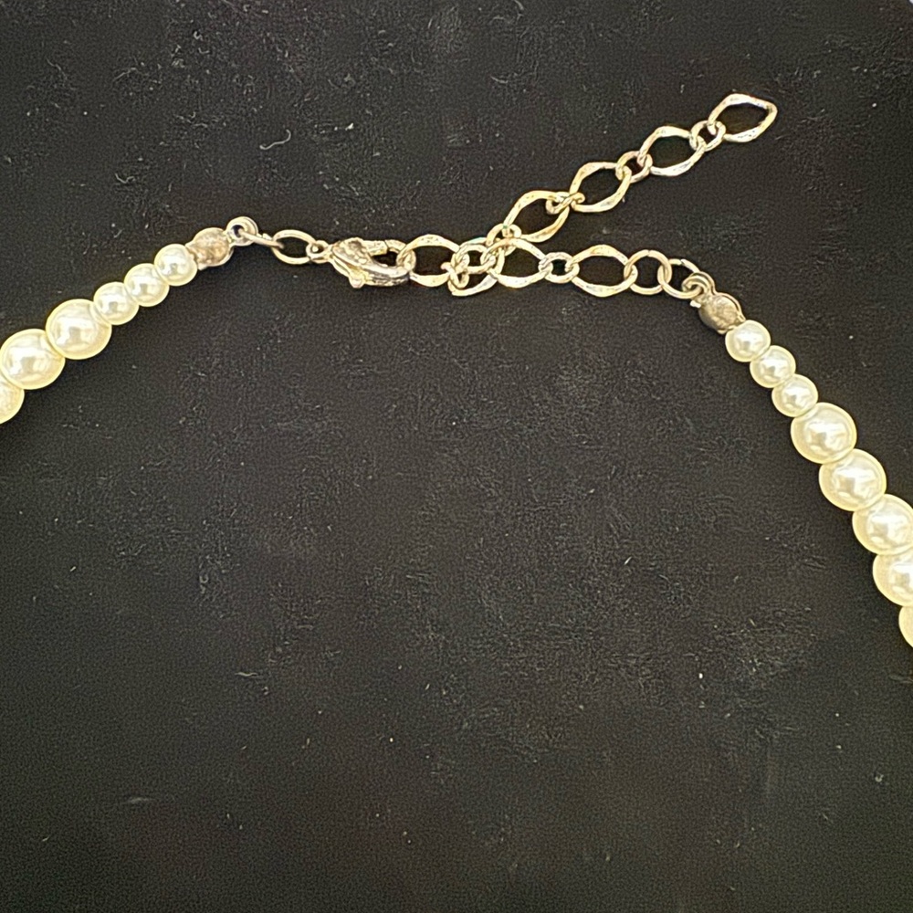 Elegant Vintage Faux Pearl Necklace 17” - 19” length - Picture 5 of 5